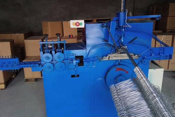 Dry cleaner disposable wire cloth hanger making machine